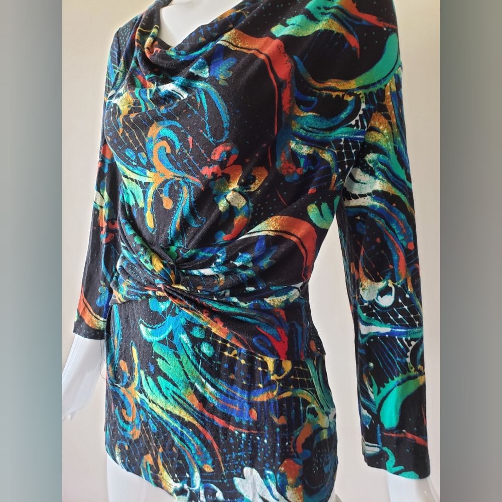 Colorful printed blouse with scowl neckline